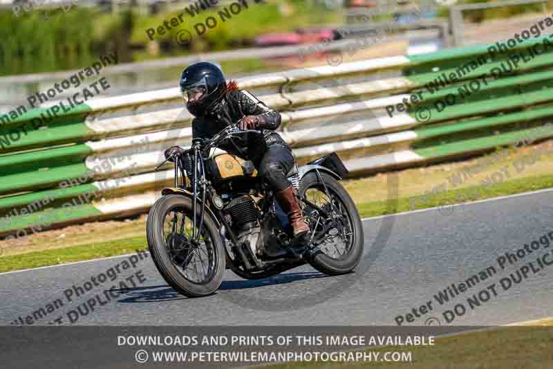 Vintage motorcycle club;eventdigitalimages;mallory park;mallory park trackday photographs;no limits trackdays;peter wileman photography;trackday digital images;trackday photos;vmcc festival 1000 bikes photographs